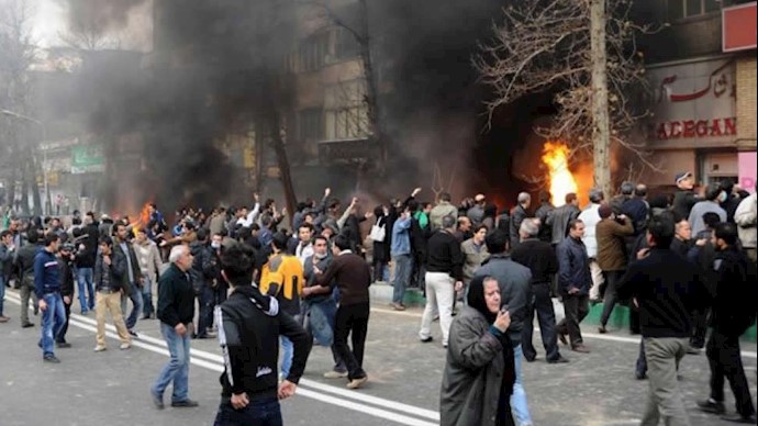 حمله مردم به مراکز حکومتی