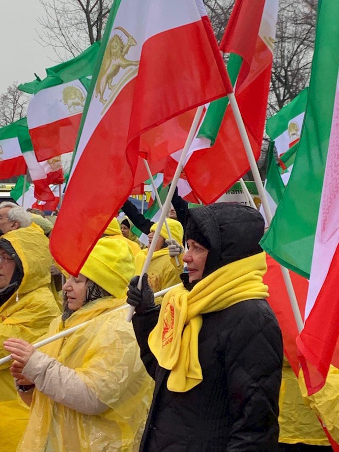 تظاهرات ایرانیان و هواداران مقاومت ایران در ورشو