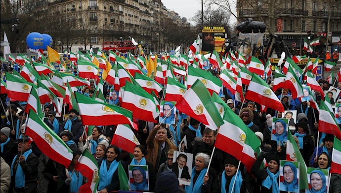 تظاهرات هزاران ایرانی در پاریس به‌ مناسبت ۴۰امین سالگرد قیام مردم ایران