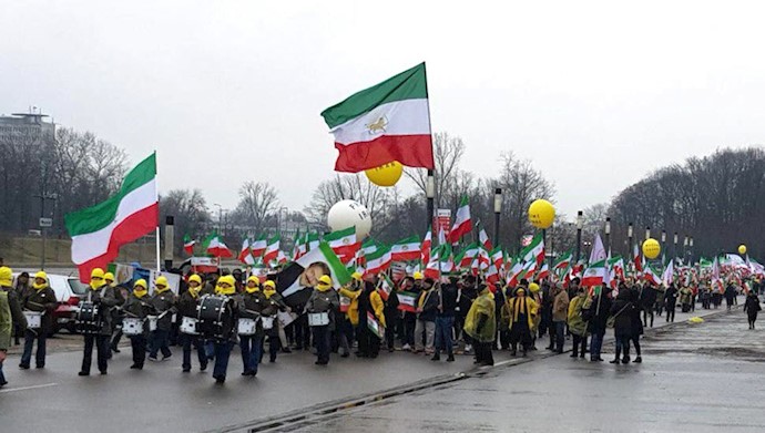 تظاهرات حامیان مقاومت ایران در ورشو