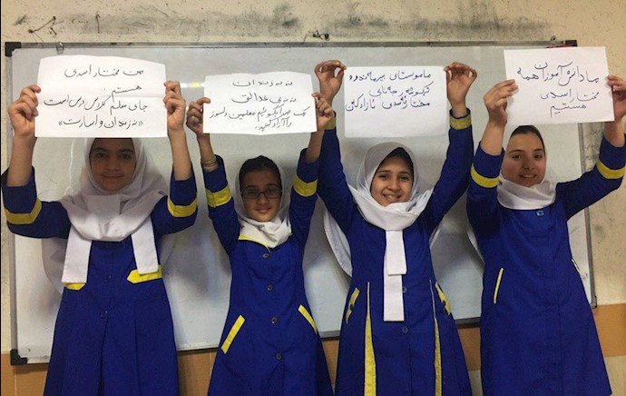 مریوان.حرکت اعتراضی دانش‌آموزان در حمایت از معلم زندانی مختار اسدی