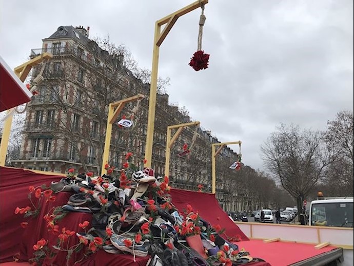 نماد نسل‌کشی ۶۷در تظاهرات پاریس