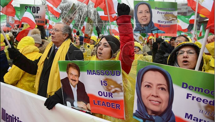 تظاهرات ایرانیان و اشرف نشانها  در ورشو