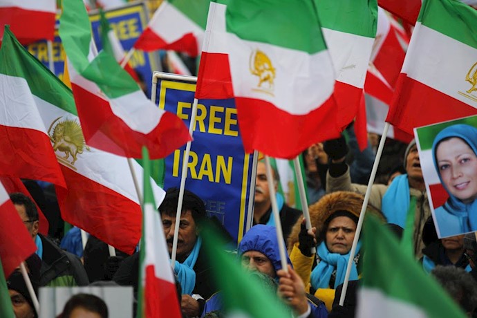 تظاهرات و راهپیمایی ایرانیان در میدان دانفورد پاریس