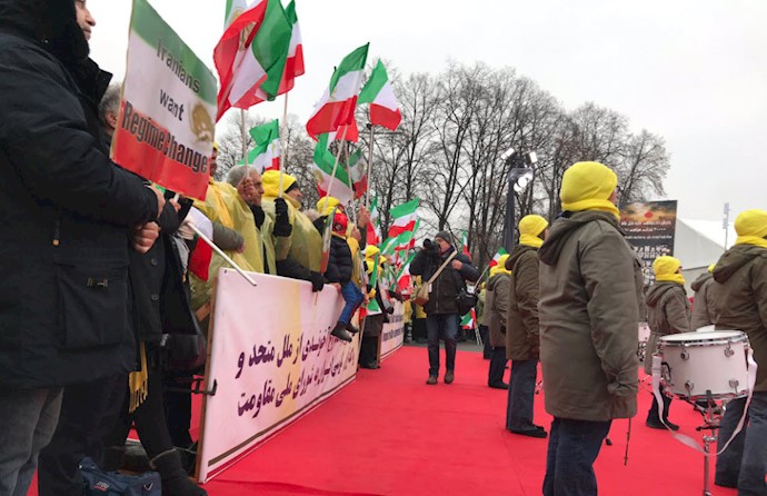 تظاهرات ایرانیان و هواداران مقاومت ایران در ورشو
