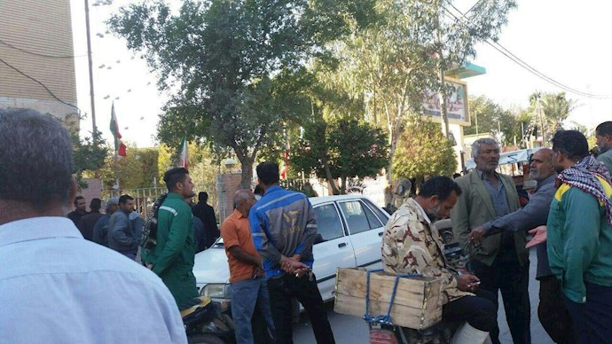 تجمع اعتراضی کارگران شهرداری آبادان
