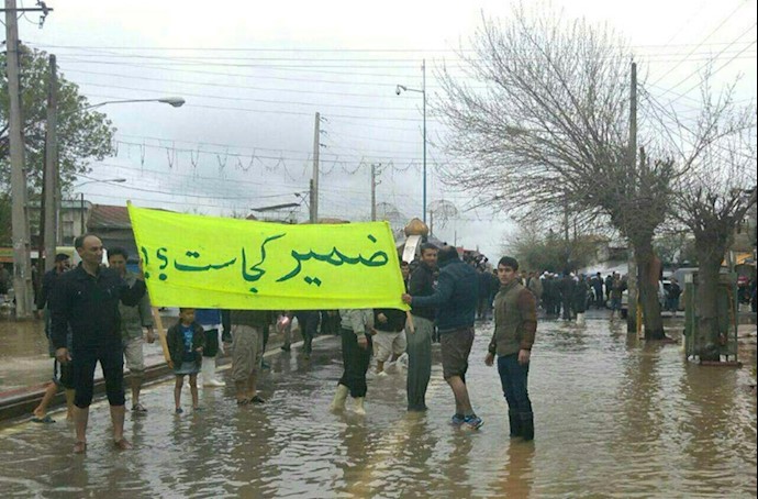 اعتراض مردم به عدم حضور فرماندار شهر آق‌قلا