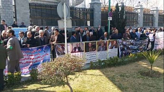 تجمع اعتراضی کارکنان وزارت جهاد کشاورزی ایران در مقابل مجلس ارتجاع