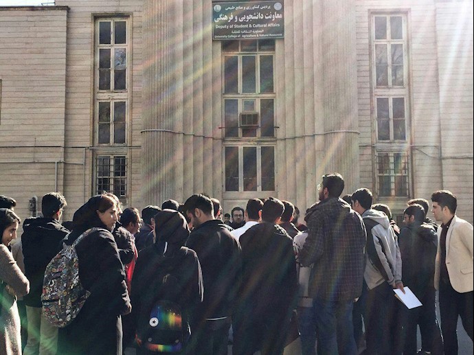 تجمع اعتراضی دانشجویان پردیس کشاورزی دانشگاه تهران