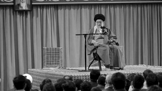خامنه‌ای ولی فقیه  ارتجاع