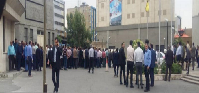 تهران.تجمع اعتراضی جمعی از کارکنان مترو.۹۸۰۲۳۱