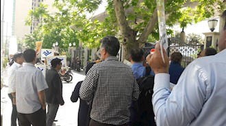 تجمع اعتراض غارت شدگان کاسپین در تهران مقابل بانک مرکزی تهران ۷خرداد۹۸