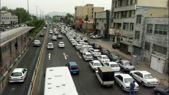تهران.صف طویل پمپ بنزین در رسالت