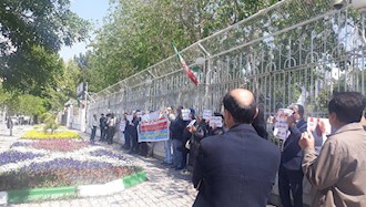 مشهد.تجمع غارت شدگان بدر طوس در مقابل استانداری رژیم