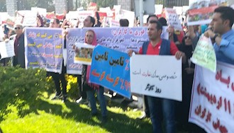  تجمع کارگران، بازنشستگان و دانشجویان به مناسبت روز جهانی کارگر در مقابل مجلس ارتجاع