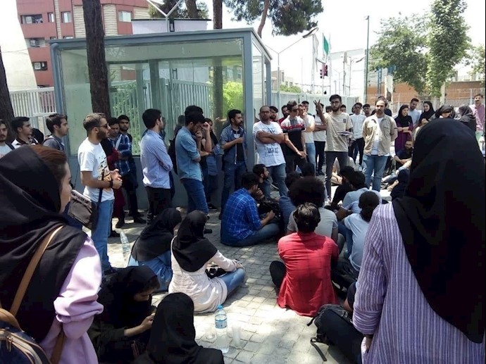 تهران.تجمع و راهپیمایی اعتراضی دانشجویان علم و صنعت 