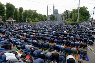 نماز عید فطر در سن پترزبورگ.