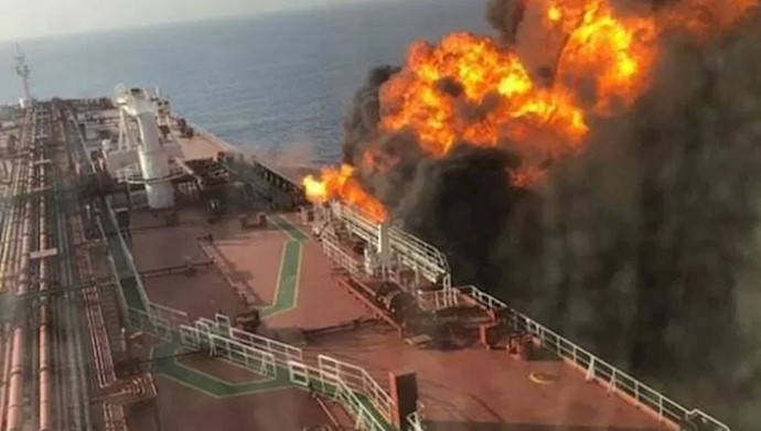 حمله به دو نفتکش توسط رژیم آخوندی در دریای عمان