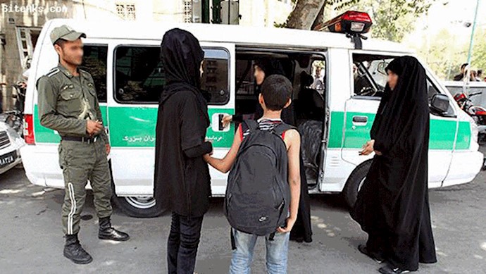 سرکوب زنان و جوانان در ایران