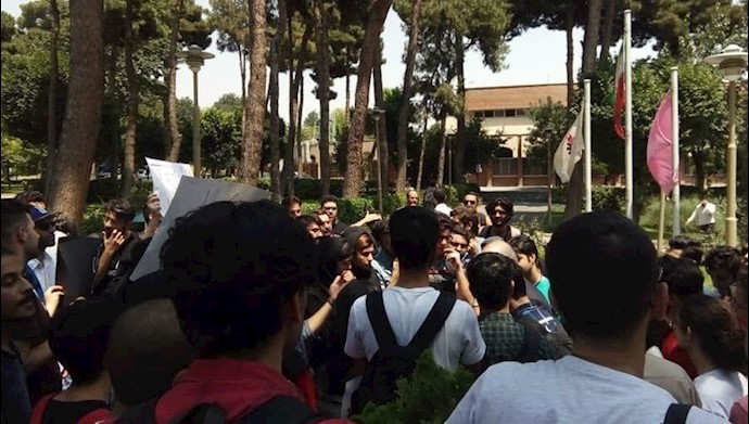 تهران.تجمع و راهپیمایی اعتراضی دانشجویان علم و صنعت