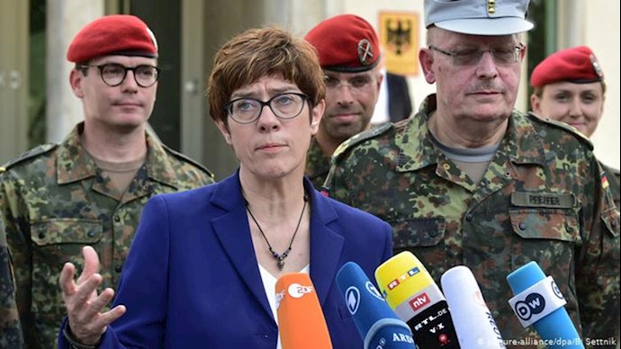 آنه‌گرت کرامپ‌-کارن‌باوئر وزیر دفاع آلمان