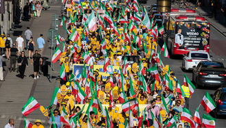 تظاهرات بزرگ ایرانیان در استکهلم - سوئد - ۲۹تیر۹۸