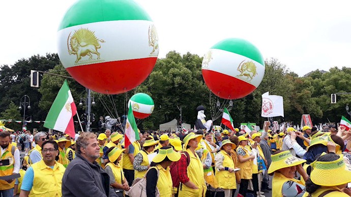 تظاهرات بزرگ در برلین برای ایران آزاد