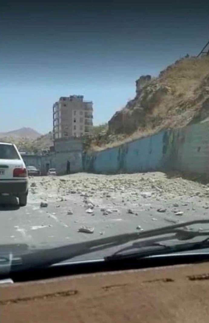 ریزش کوه در اثر زلزله در مسجدسلیمان