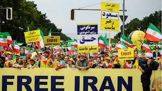 تظاهرات بزرگ ایرانیان در برلین ۳