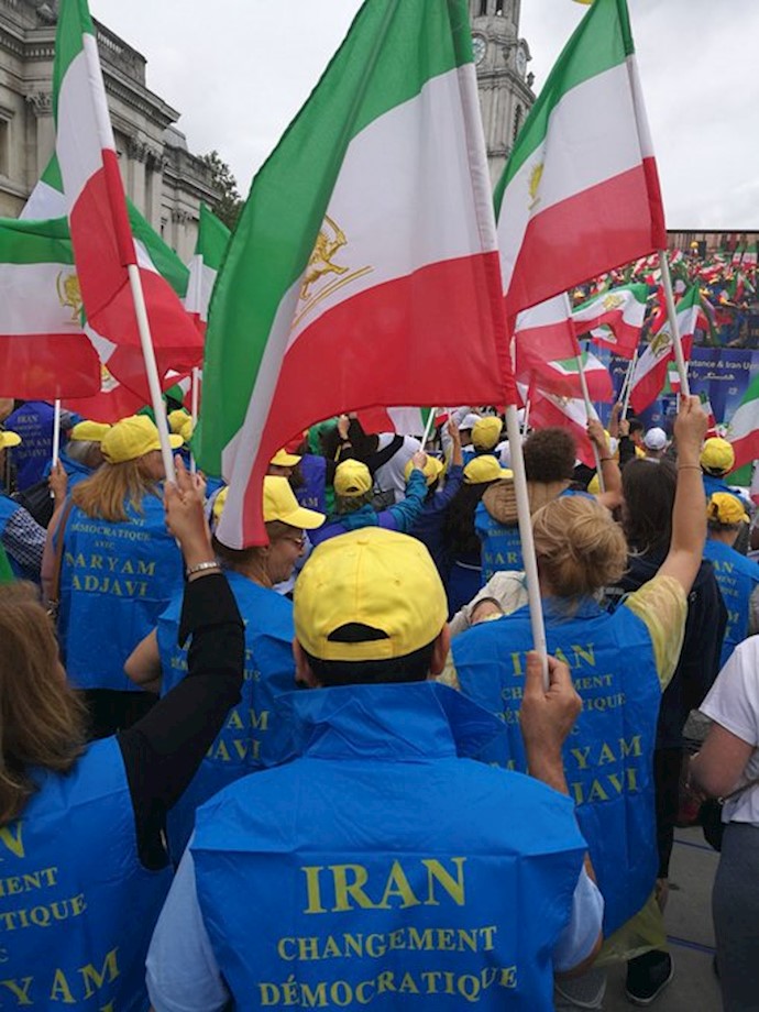 تصویری از تظاهرات ایرانیان در لندن