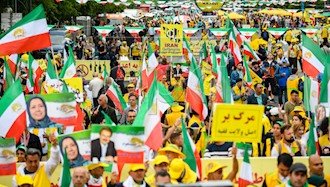 تظاهرات بزرگ ایرانیان در برلین ۱