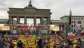 تظاهرات بزرگ ایرانیان در برلین 