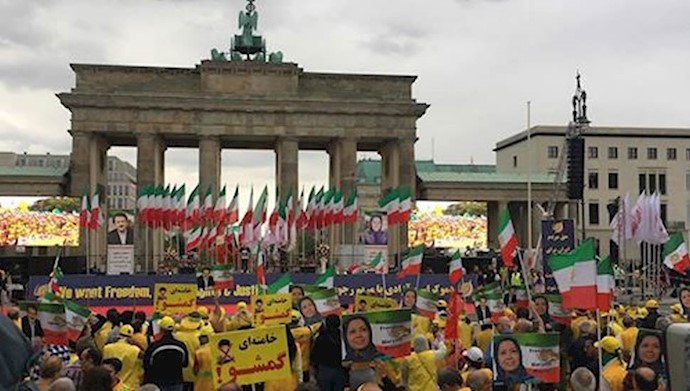 تظاهرات بزرگ ایرانیان در برلین 