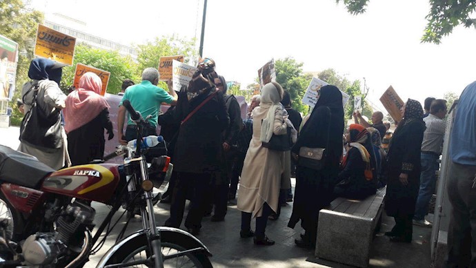 تجمع غارت‌شدگان مؤسسه‌های غارتگر در تهران 