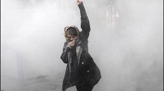 شعار قیام آفرینان - اصلاح طلب، اصولگرا دیگه تمومه ماجرا