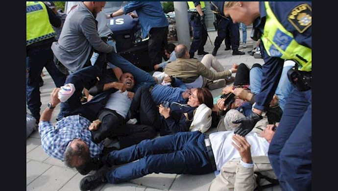 اعتراض هموطنان و یاران اشرف نشان علیه حضور جواد  ظریف در  سوئد
