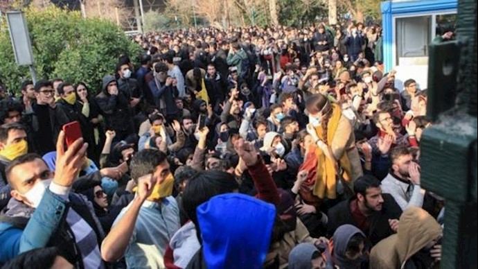 تظاهرات دانشجویان در قیام دیماه ۹۶ - عکس از آرشیو