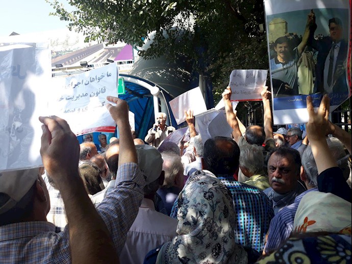  تجمع بازنشستگان در مقابل وزارت کار 