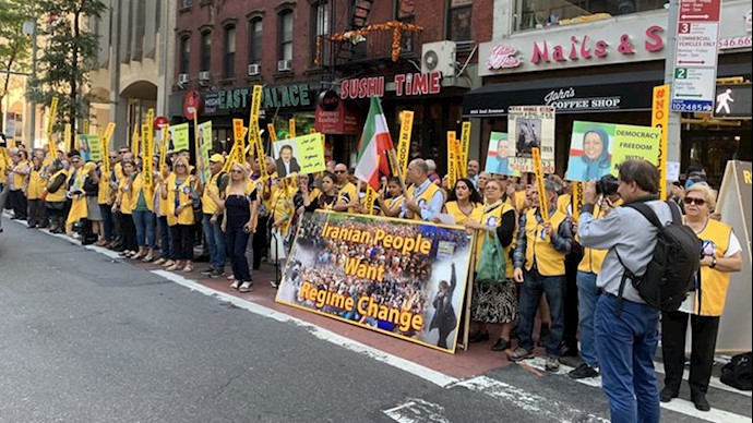 تجمع ایرانیان آزاده علیه حضور آخوند روحانی در نیویورک