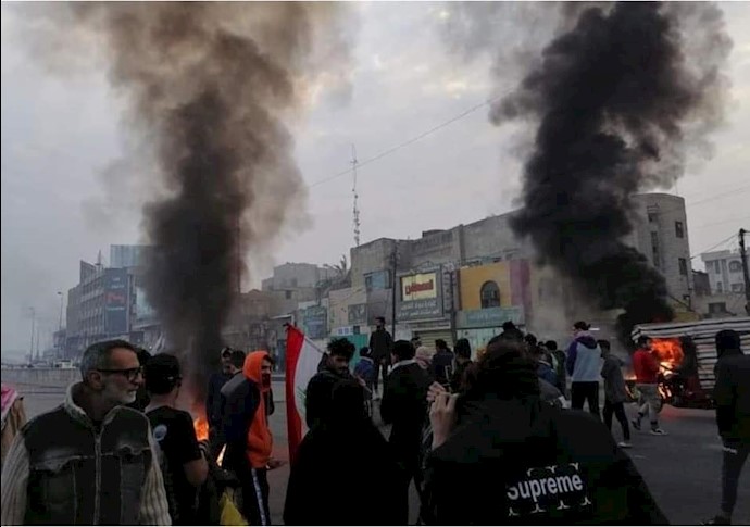 بغداد - درگیری نیروهای امنیتی با جوانان در میدان تحریر