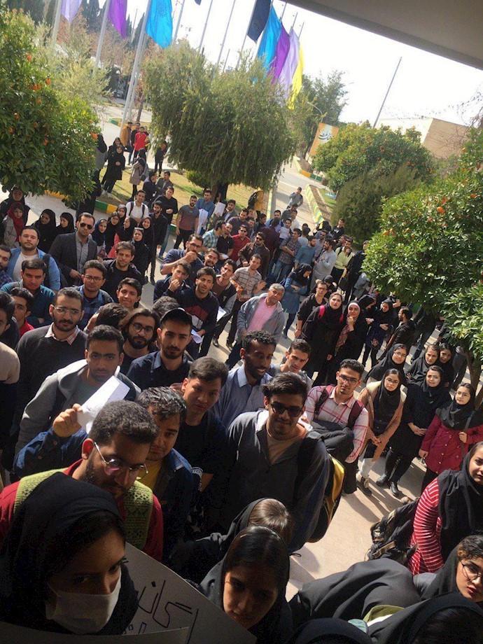 دانشجویان دانشگاه صنعتی شیراز 