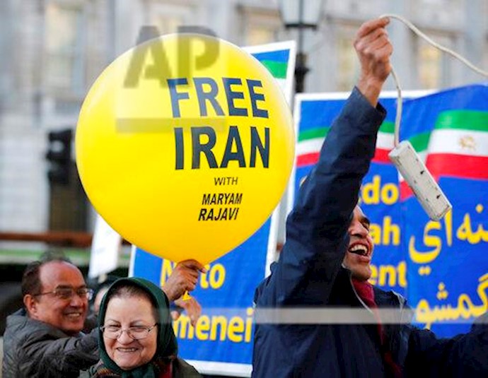 شادی و جشن ایرانیان بعد از به درک واصل شدن قاسم سلیمانی در لندن