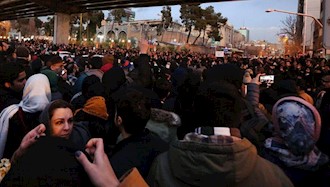  تجمع مردم در مقابل دانشگاه امیرکبیر و شری