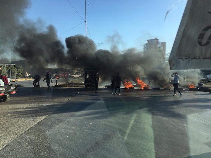شهر نجف- مسدود کردن مسیرها توسط مردم انقلابی