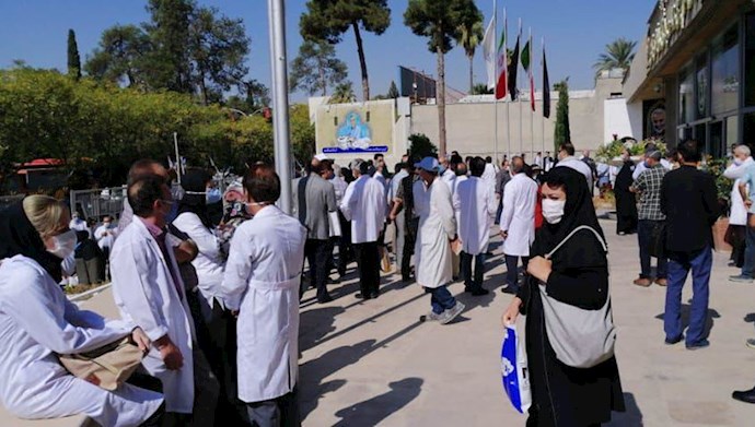 تجمع اعتراضی ۵۰۰ تن از پزشکان شیرازی