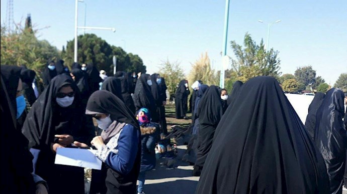 تجمع اعتراضی معلمان زن در یزد ۳ آبان۹۹