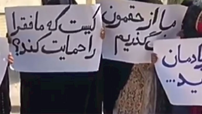تجمع اعتراضی زنان چابهار مقابل استانداری رژیم