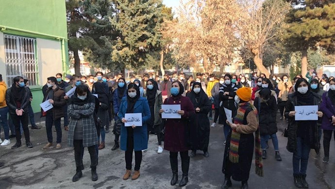 تجمع اعتراضی دانشجویان دانشگاه علوم پزشکی ارومیه