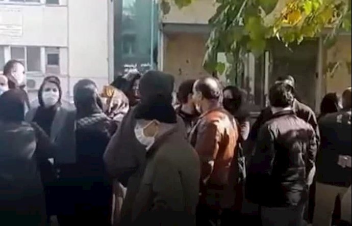 -تجمع اعتراضی کادر درمان بیمارستان سپیر در تهران