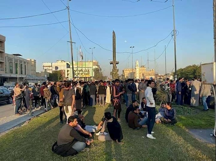 نجف - تجمع در میدان صدرین در اعتراض به کشتار جوانان توسط ایادی مقتدی صدر
